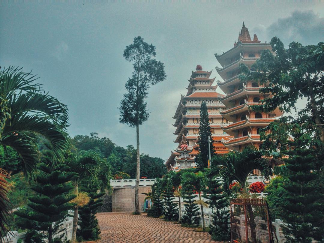 Helen hotel chua Van Linh